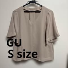 GU ベージュ ブラウス 五分袖 Sサイズのサムネイル