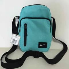 新品タグ付き NIKE ポーチのサムネイル