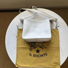 IL BISONTE ホワイトショルダーバッグ 保存袋付き - メルカリ
