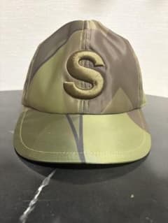 sacai kaws Sロゴ　カーキ　キャップ sacai kaws Sロゴ カーキ キャップ - メルカリ