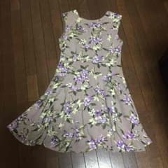 花柄ノースリーブワンピースのサムネイル