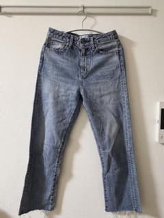 デニムパンツ 切りっぱなし加工のサムネイル