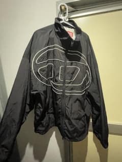 Dieselの服のサムネイル