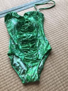 緑色フリルワンピース水着のサムネイル