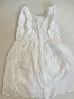 H&M 刺繍入りホワイトノースリーブワンピースのサムネイル