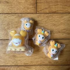 (新品未使用品)TWICE ジヒョ 4点セット　ガチャガチャのサムネイル