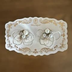 フラワーモチーフ パール調 ピアスのサムネイル