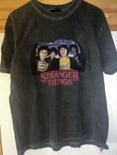 ストレンジャー・シングス Tシャツ ダークグレーのサムネイル