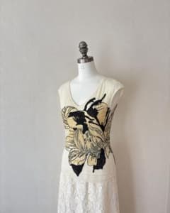 花柄ビーズ刺繍 Vネック フレンチスリーブ トップス 美品☆ - メルカリ
