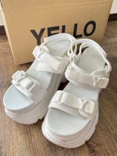 新品未使用　YELLOW サンダル Ｍサイズのサムネイル