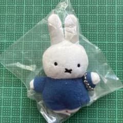 ミッフィー プチぬいぐるみ 青服 ボールチェーン付き　カプセルトイのサムネイル