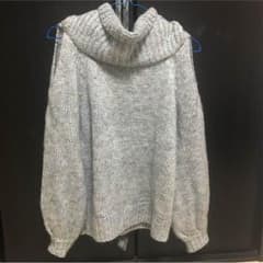 肩出しニットのサムネイル