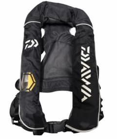 DAIWA ダイワDF-2003 自動膨張式ライフジャケット ブラック - メルカリ