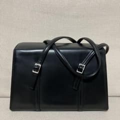 ブラックのミニバック　コンパクト　手軽な外出のサムネイル