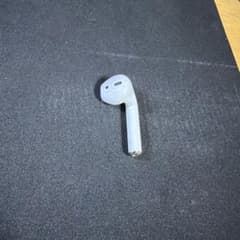 流*群様 Apple AirPods 右耳 本体のみ　ジャンクのサムネイル