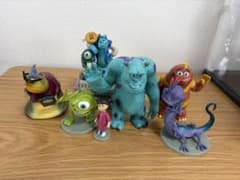 モンスターズ・インク フィギュア 7体セット+置物　ディズニーのサムネイル