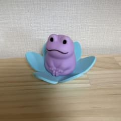 カエルのマスコット　蓮の花　ガチャガチャのサムネイル