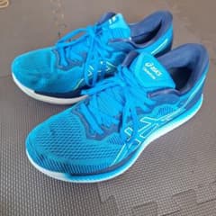ASICS ランニングシューズ 青のサムネイル