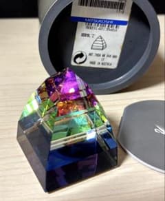 スワロフスキー オーロラ ピラミッド ペーパーウェイト 置物　※元箱付属 スワロフスキー オーロラ ピラミッド ペーパーウェイト 置物 ※元箱付属