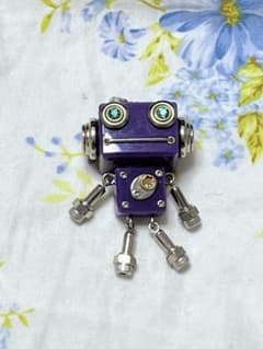 ロボット型紫色キーホルダー Massanova art Roboblanc ロボット型紫色キーホルダー Massanova art Roboblanc - メルカリ