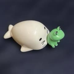 참깨와 개구리의 끈이 달린 피규어