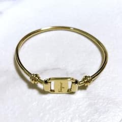美品 Ferragamo フェラガモ ゴールドトーンバングル ロゴプレート 伊製 
