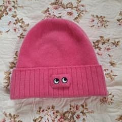 ユニクロ　ANYA HINDMARCHコラボ ピンク ニット帽　カシミヤのサムネイル