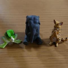 動物フィギア合掌のサムネイル