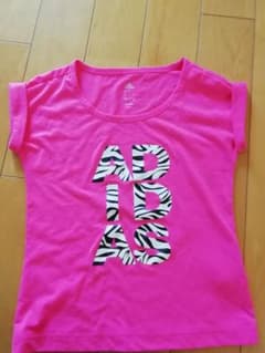 アディダスTシャツ　130　女の子のサムネイル