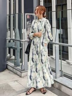 S様専用！村岡美里さんアート柄ワンピースのサムネイル