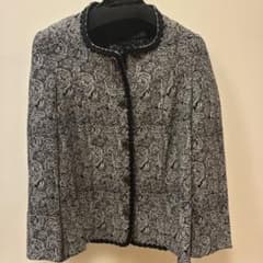 アトリエアンエイコ　花柄シルクノーカラージャケットのサムネイル