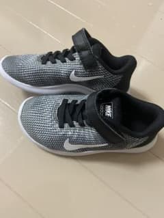 NIKE ナイキ スニーカー　16.5センチ　綺麗な状態です＾＾のサムネイル