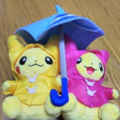 特別値下げ！ほぼ新品❗ 季節限定ピカチュウぬいぐるみのサムネイル