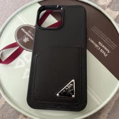 PRADA ブラック iPhoneケース ポケット付きサフィアーノレザー PRADA ブラック iPhoneケース ポケット付きサフィアーノレザー - メルカリ