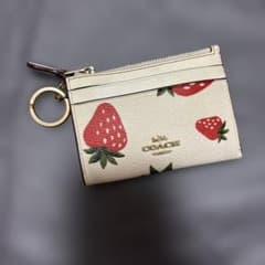 COACH いちご柄パスケースのサムネイル