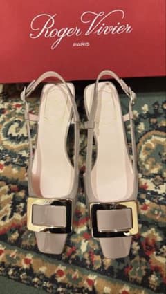 新品 Roger Vivier ベージュバックストラップサンダル - メルカリ