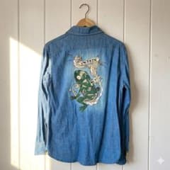 超希少/限定品】UVERworld カエル刺繍 Mサイズ デニムシャツ 【超希少/限定品】UVERworld デニムシャツ 【公式通販】 カエル刺繍 Mサイズ ミュージシャン