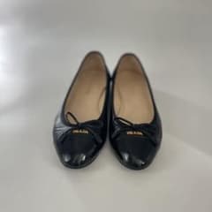 美品】PRADA バレリーナ リボン ロゴ レザー ブラック 35 - メルカリ