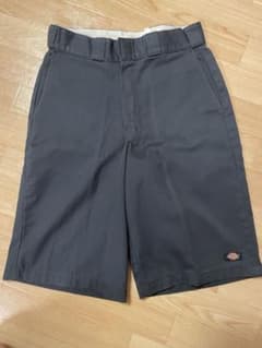 【美品】Dickies ルーズフィット ハーフパンツ ブラックW30のサムネイル