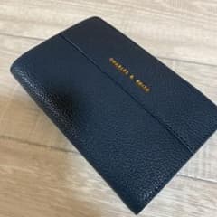 CHARLES & KEITH 二つ折り財布のサムネイル