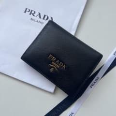 319 極上美品 PRADA プラダ 2つ折り財布 319 極上美品 PRADA プラダ 2つ折り財布 - メルカリ