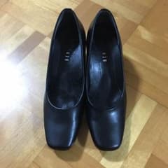 ベネビス 黒パンプス 21.5cmのサムネイル