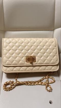 CHARLES & KEITH キルティング チェーンショルダーバッグのサムネイル