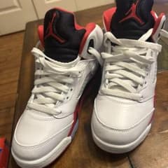 Nike Air Jordanのサムネイル