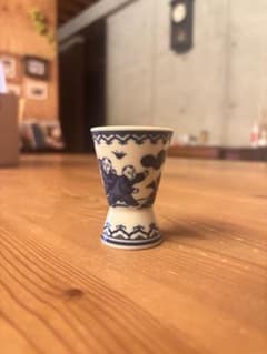 青い模様の日本酒お猪口のサムネイル