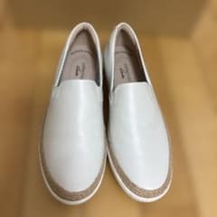 Clarks Ultimate Comfort ホワイト スリッポンのサムネイル