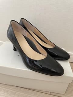 【美品】pitti ブラックエナメルパンプスのサムネイル