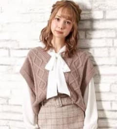 ニットベスト&ボウダイブラウス　セット　INGNIのサムネイル