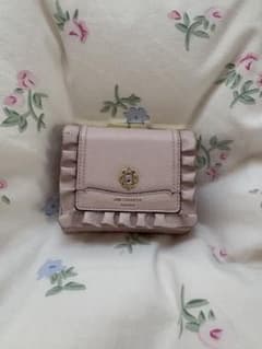 AND CHOUETTE フリル三つ折り財布 ピンクのサムネイル