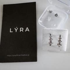 LYRA エターナルスパークル　ピアス ケース付き　サージカルステンレスのサムネイル